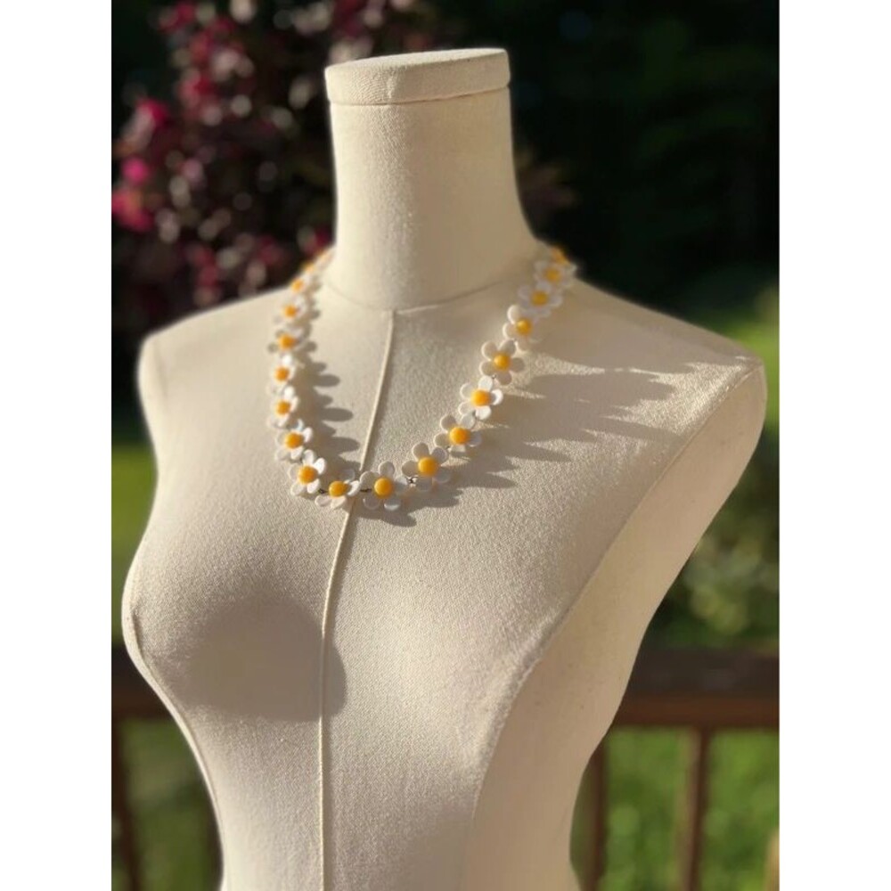White & Yellow Daisy Flower Necklace 22” Retro Y2K Style